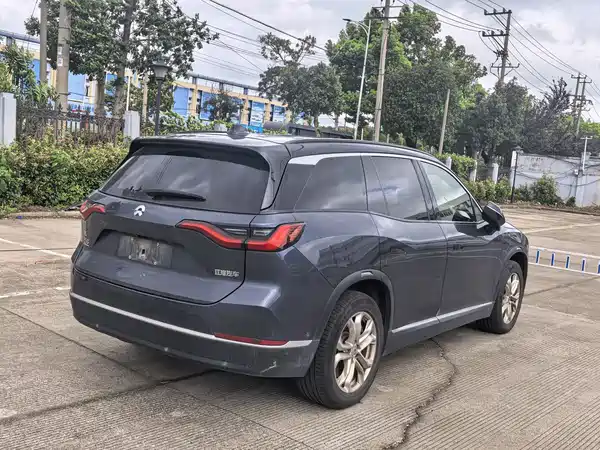NIO ES8 2021