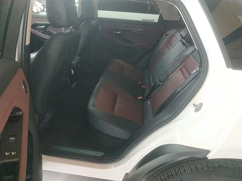 Land Rover Evoque 2023 — фото 10