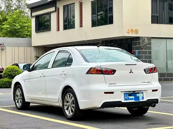 Mitsubishi Lancer EX 2015