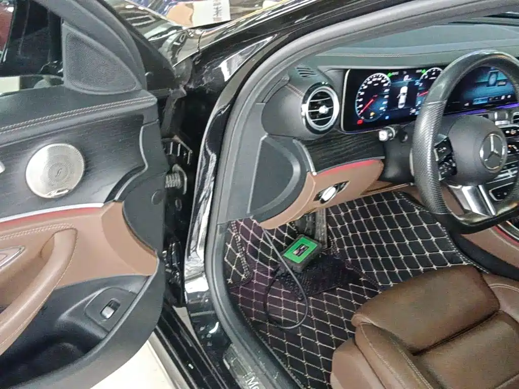 Mercedes-Benz E-Class 2022 — фото 16