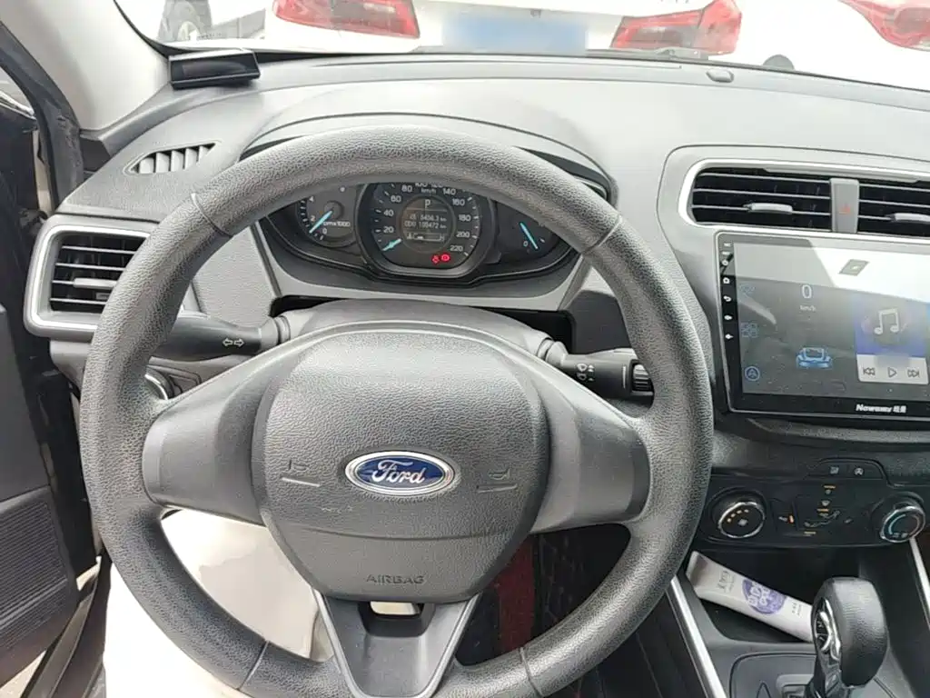 Ford Escort 2018 — фото 11