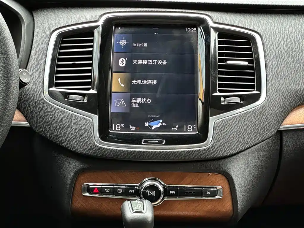 Volvo XC90 2018 — фото 25