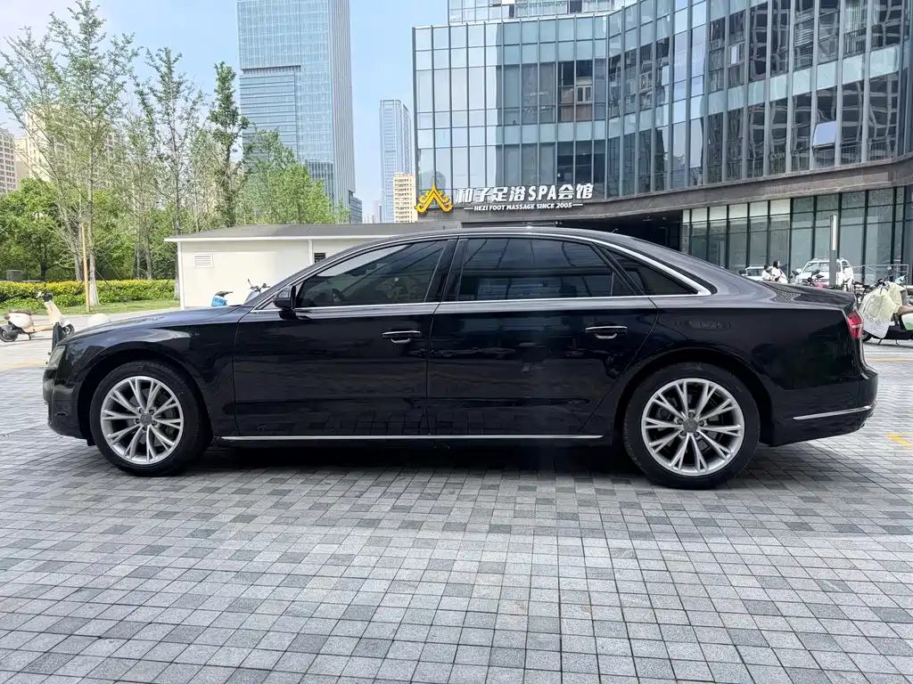 Audi A8 2015 — фото 8