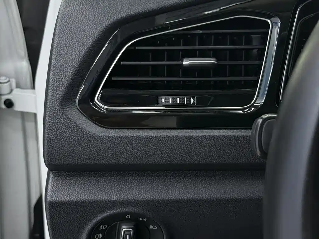 Volkswagen T-Roc 2022 — фото 16
