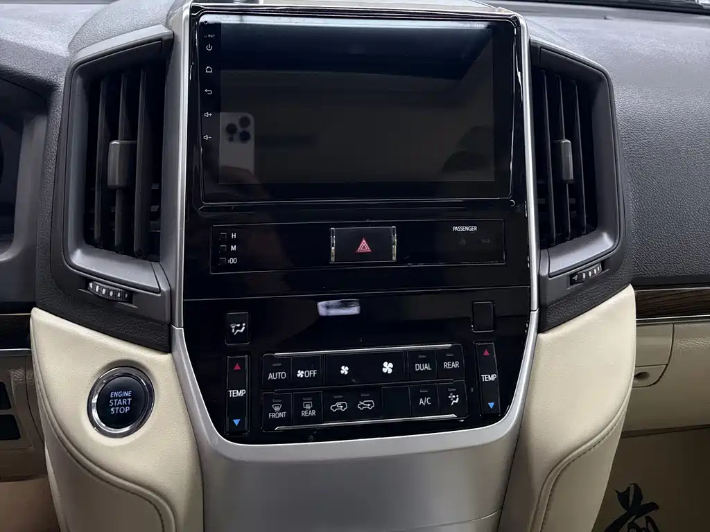 Toyota Land Cruiser 2020 — фото 25