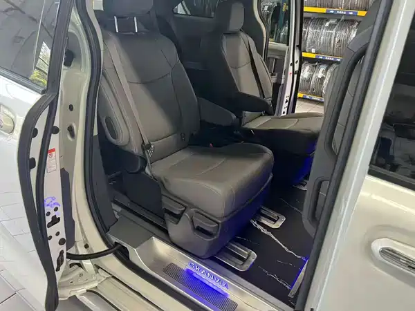 Toyota Granvia 2024
