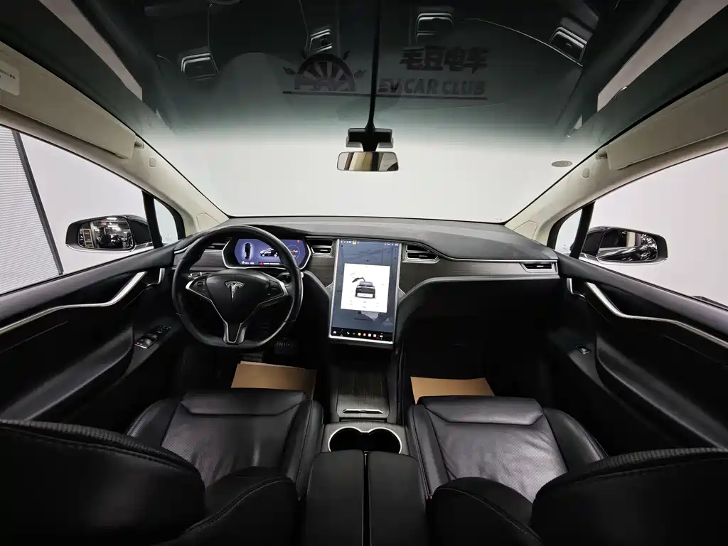 Tesla Model X 2016 — фото 35