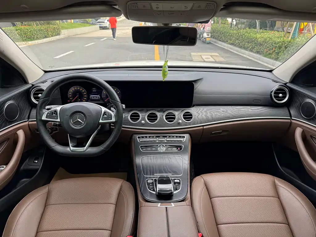 Mercedes-Benz E-Class 2018 — фото 15