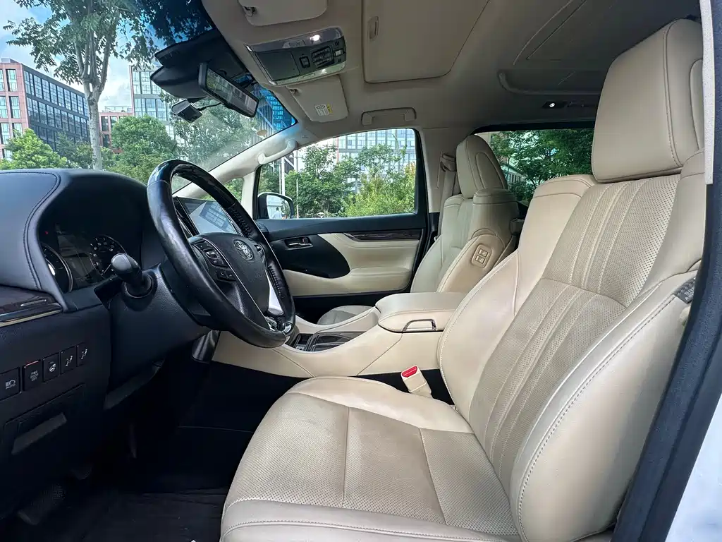 Toyota Alphard 2021 — фото 13