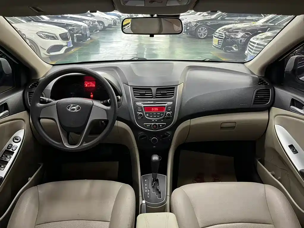 Hyundai Verna 2015 — фото 9
