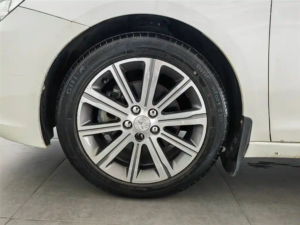 Peugeot 408 2015 — фото 17