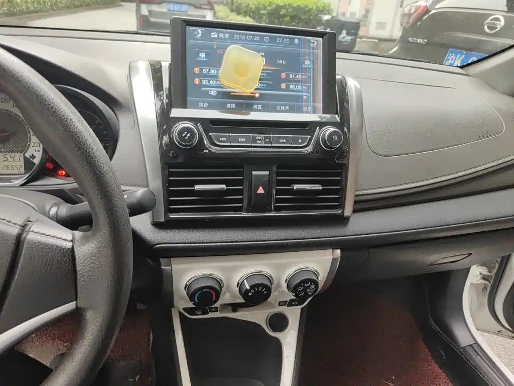 Toyota Yaris L 2015 — фото 9