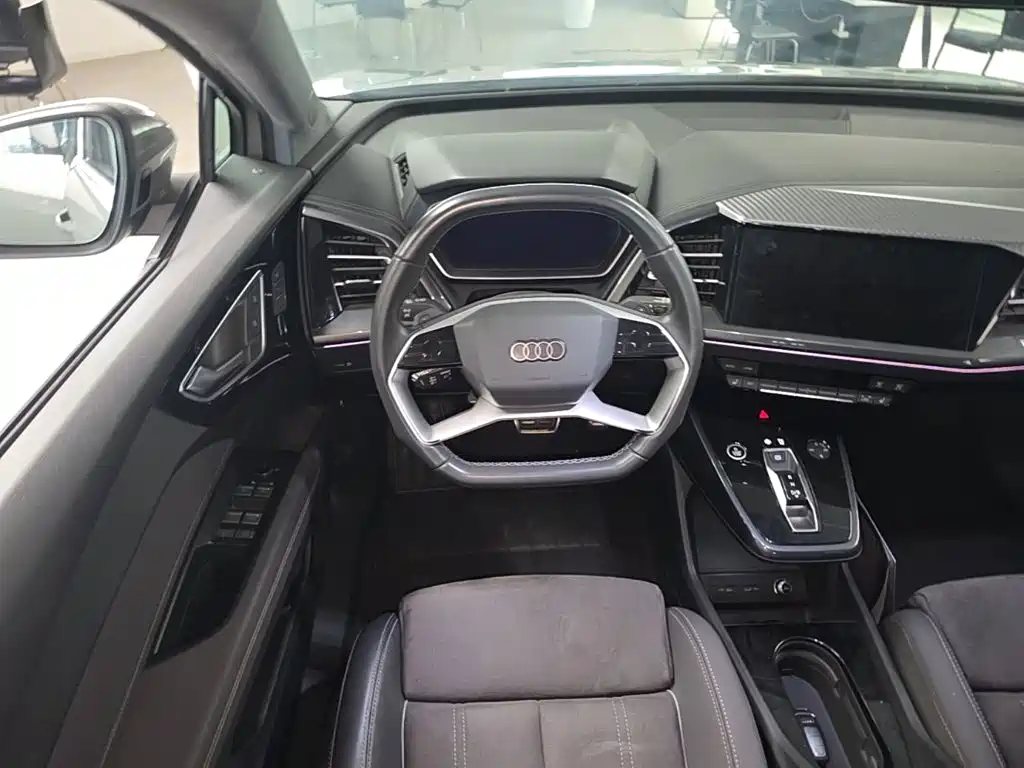 Audi Q4 E-Tron 2023 — фото 17
