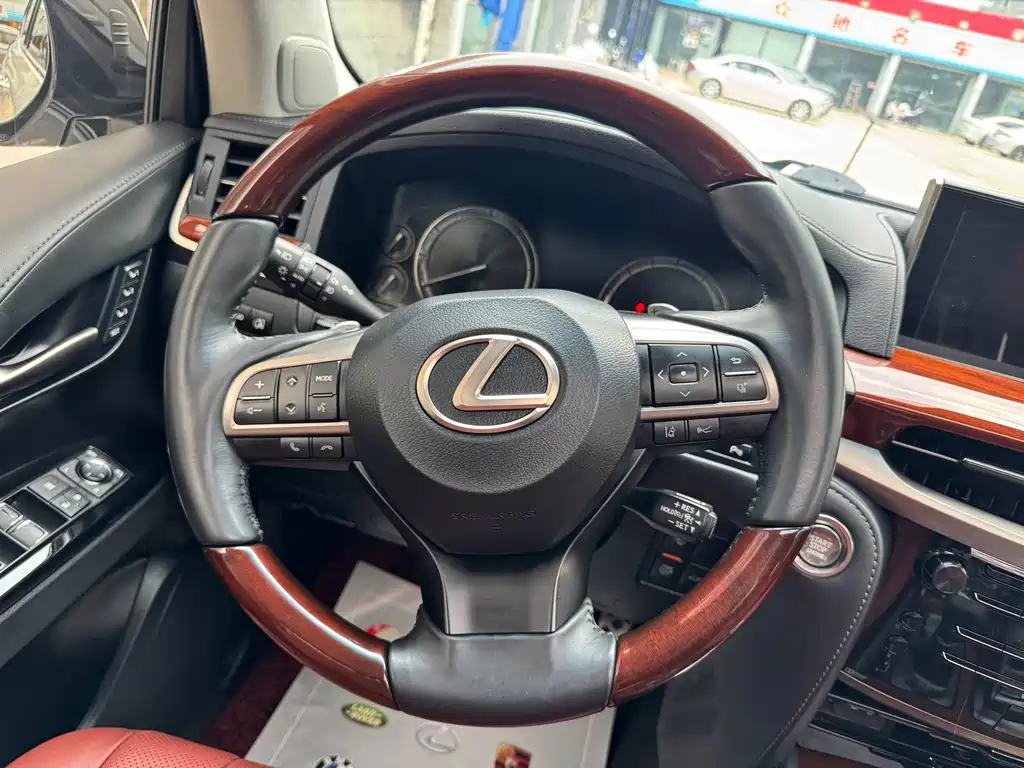 Lexus LX 2020 — фото 12