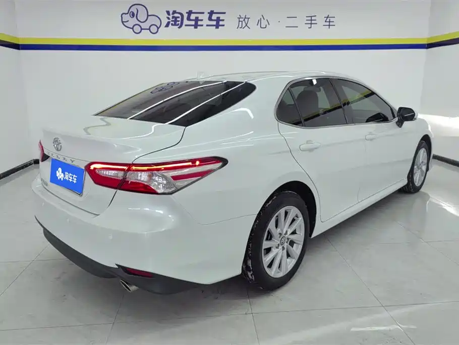 Toyota Camry 2023 — фото 3