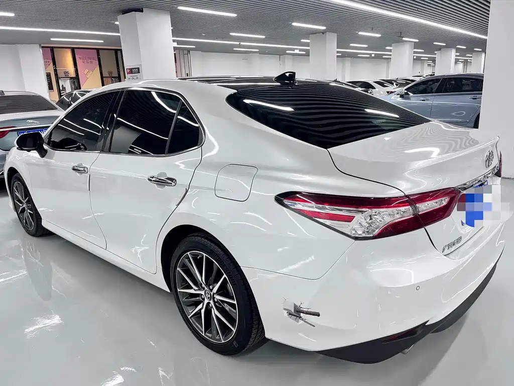 Toyota Camry 2020 — фото 12