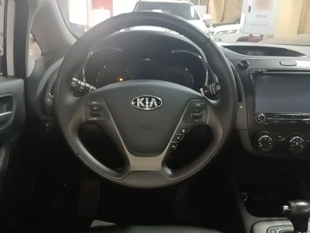 Kia K3 2014 — фото 11