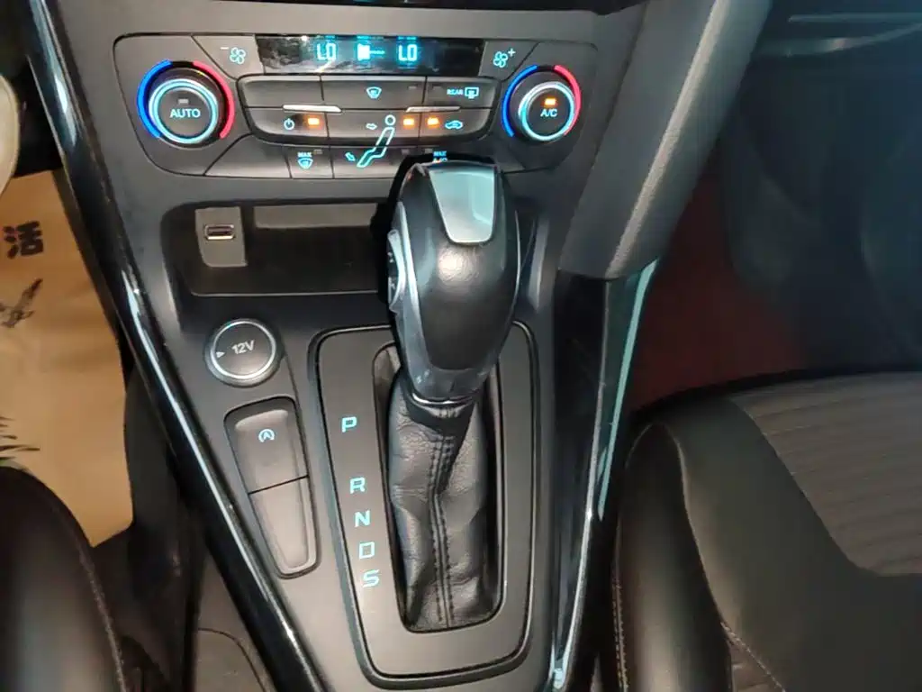 Ford Focus 2017 — фото 14