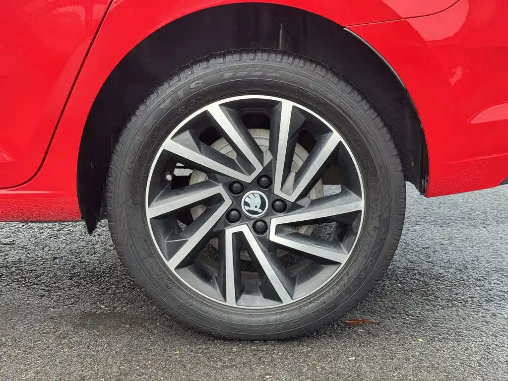 Skoda Rapid Spaceback 2020 — фото 16