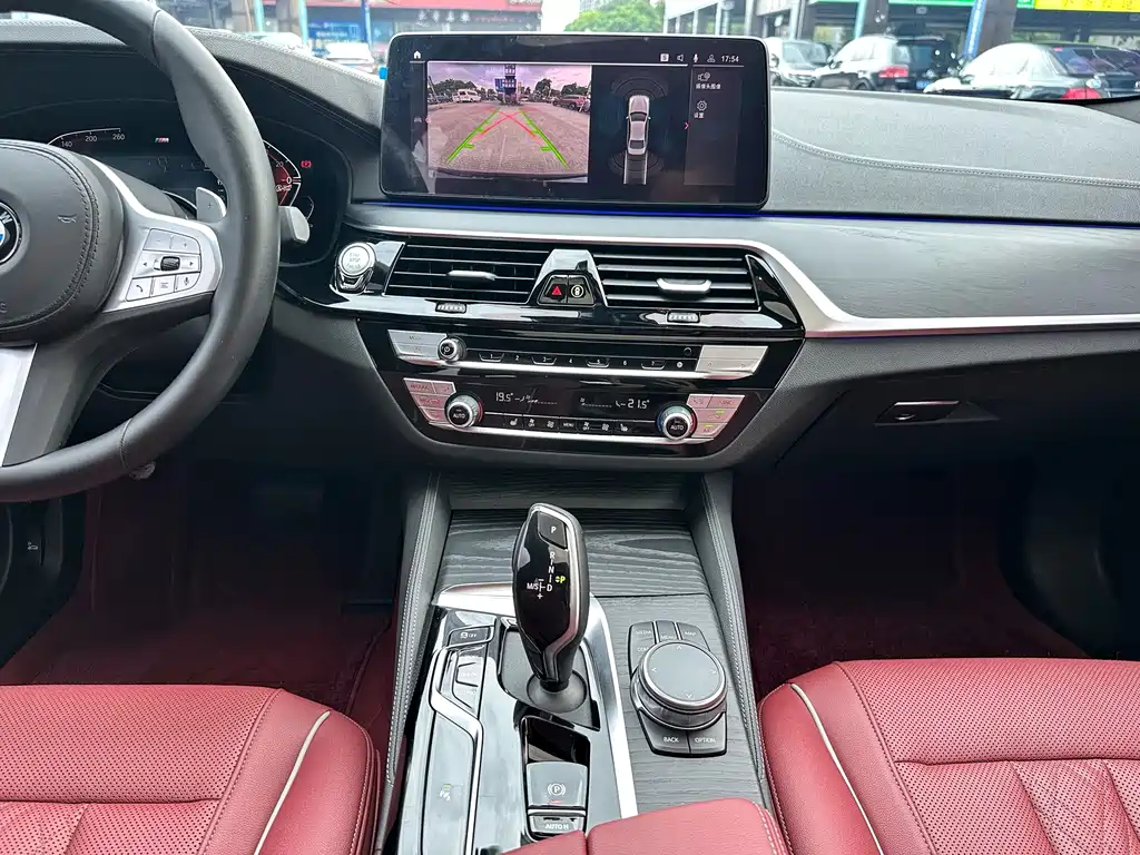 BMW 5 Series 2023 — фото 10