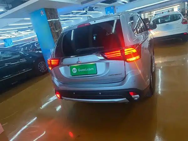 Mitsubishi Outlander 2016