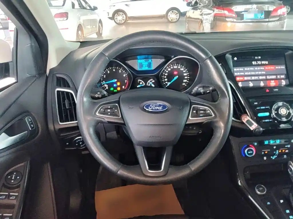 Ford Focus 2017 — фото 11