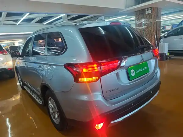 Mitsubishi Outlander 2016
