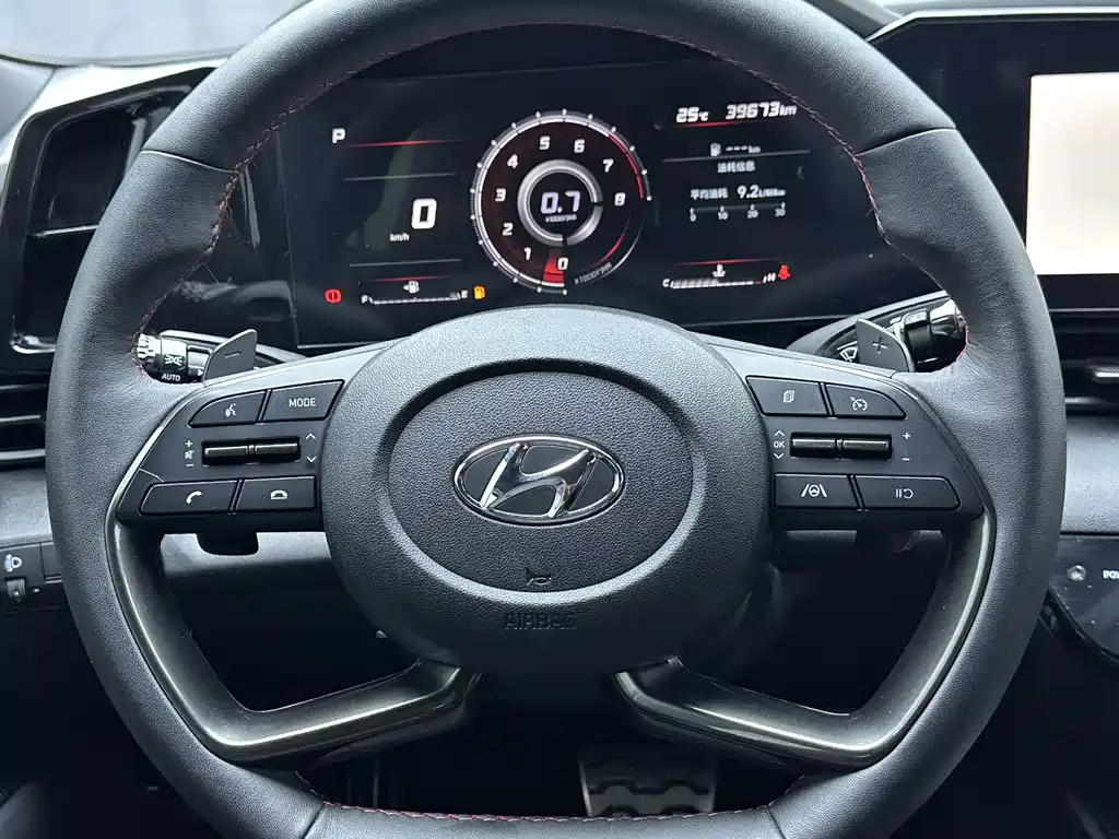 Hyundai Elantra 2022 — фото 12