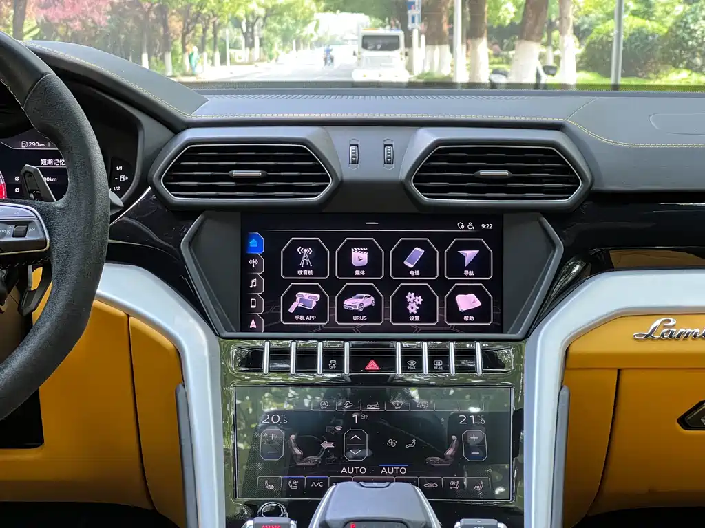 Lamborghini Urus 2019 — фото 15