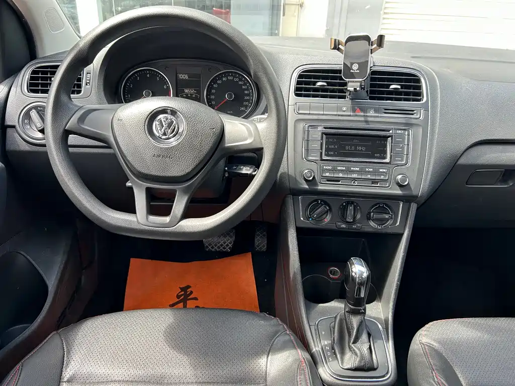 Volkswagen Polo 2014 — фото 10