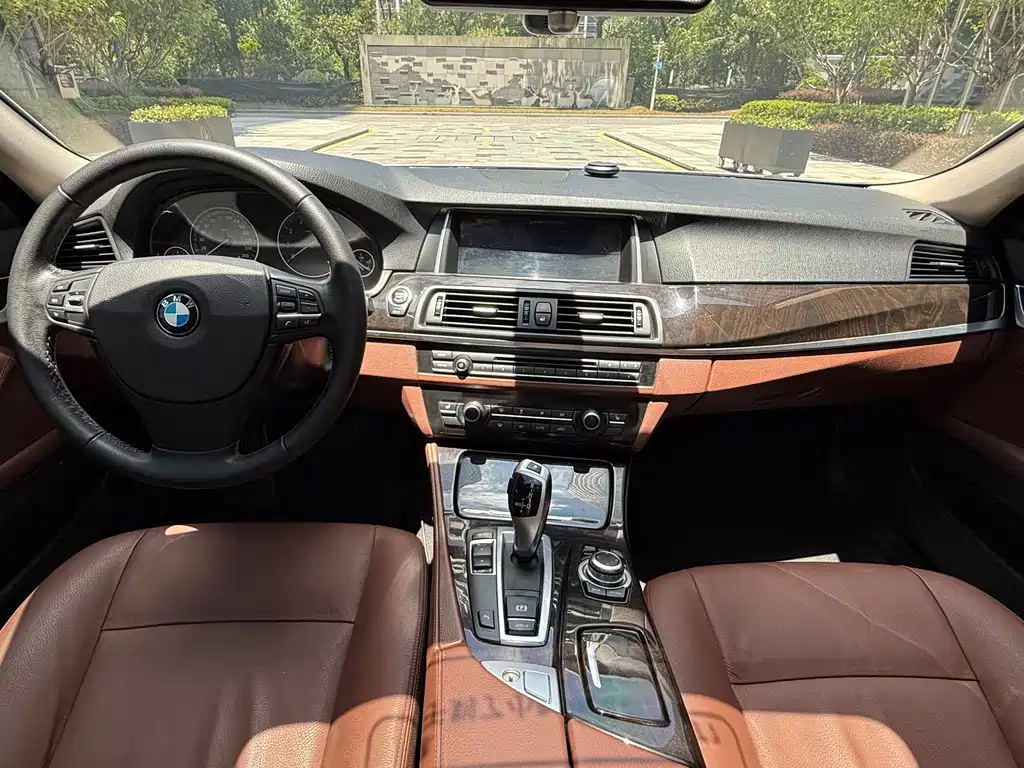 BMW 5 Series 2016 — фото 9