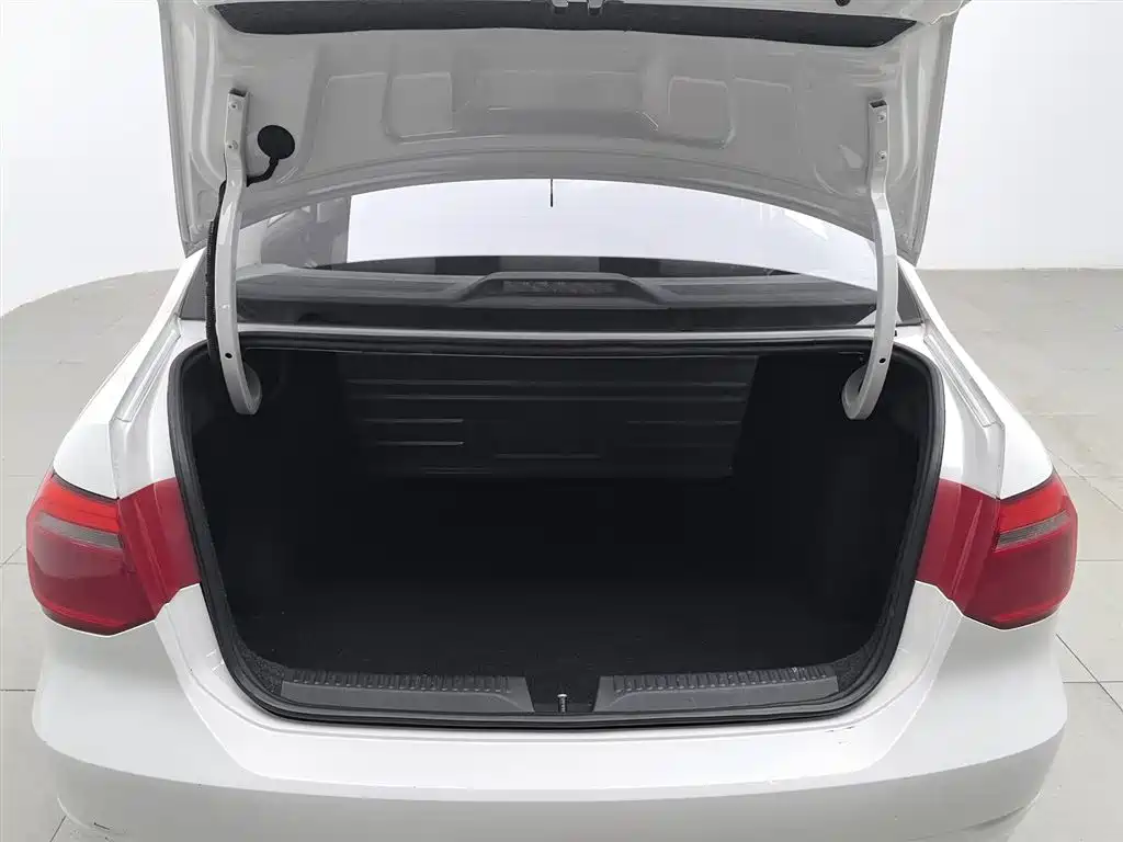 Volkswagen Jetta 2015 — фото 16