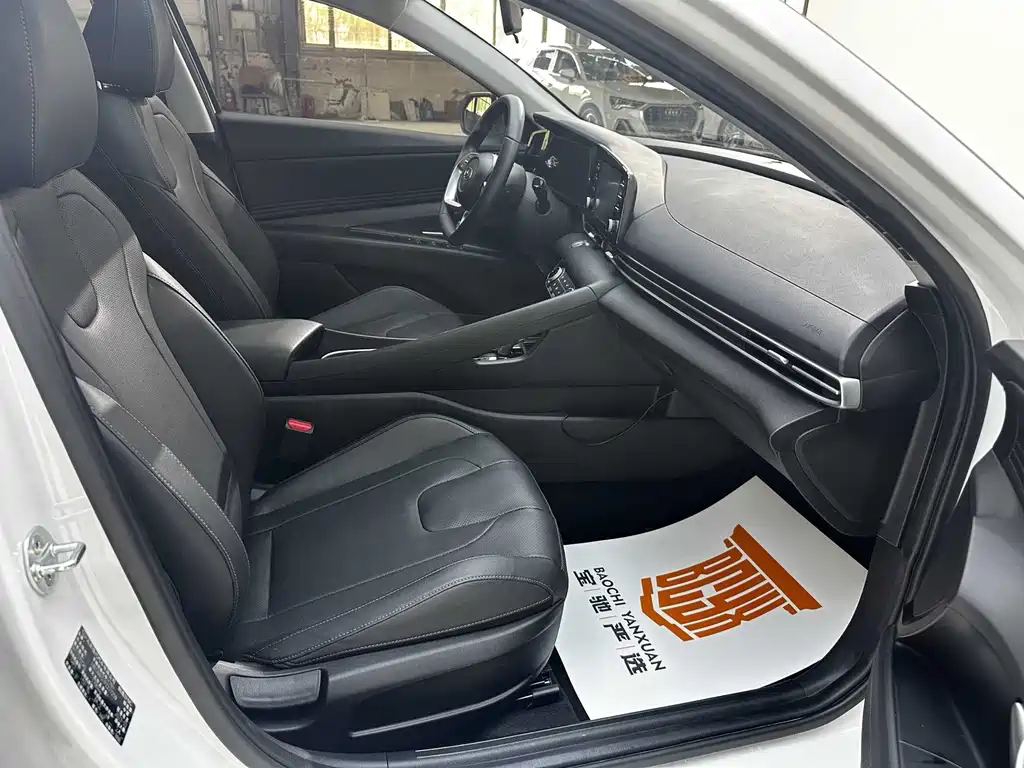 Hyundai Elantra 2023 — фото 15