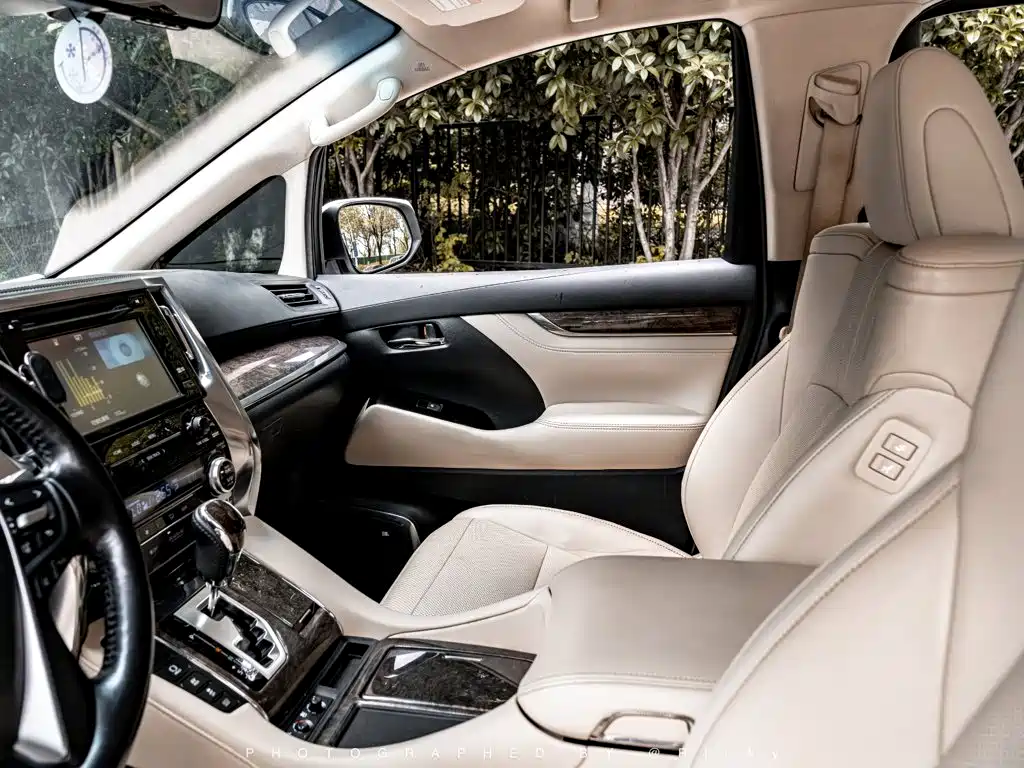 Toyota Alphard 2020 — фото 8