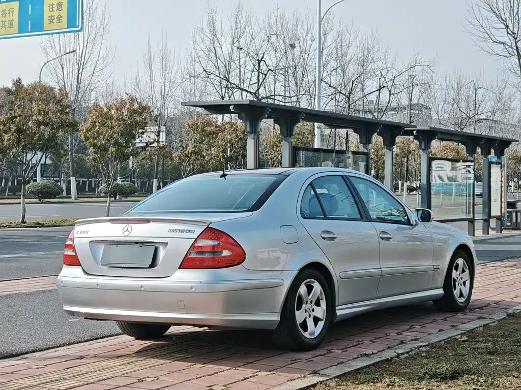Mercedes-Benz E-Class 2006 — фото 21
