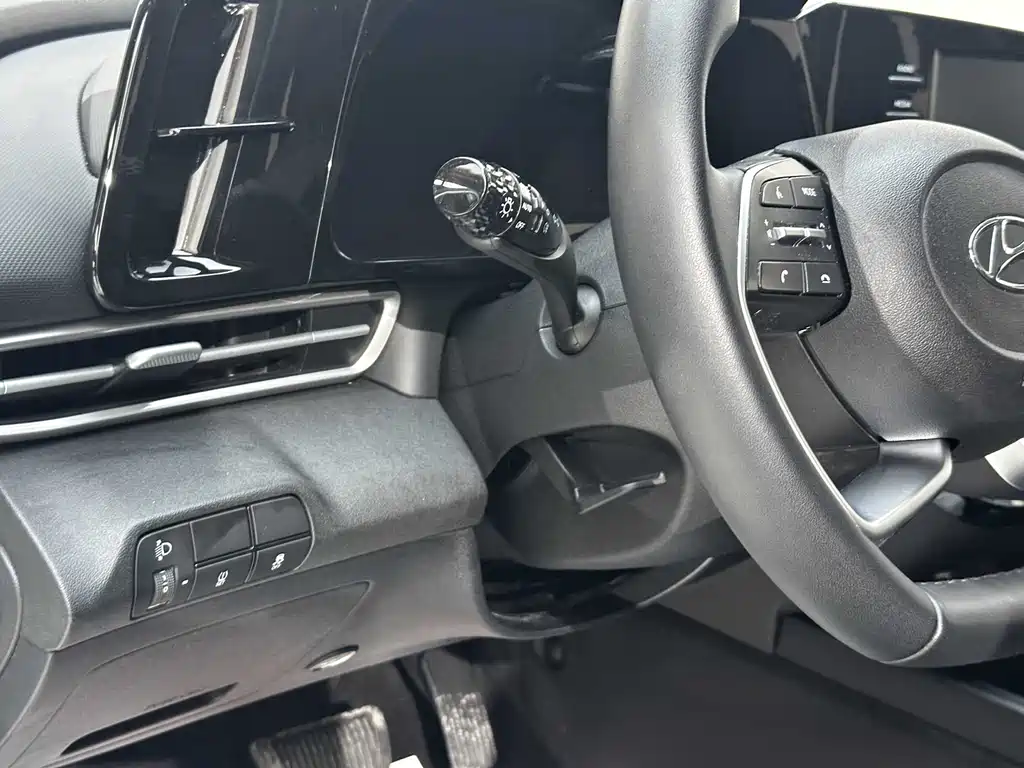 Hyundai Elantra 2023 — фото 29