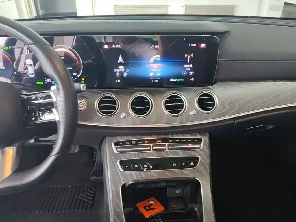 Mercedes-Benz E-Class 2021 — фото 13