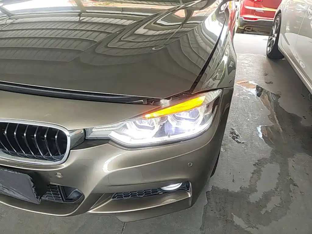 BMW 3 Series 2018 — фото 24