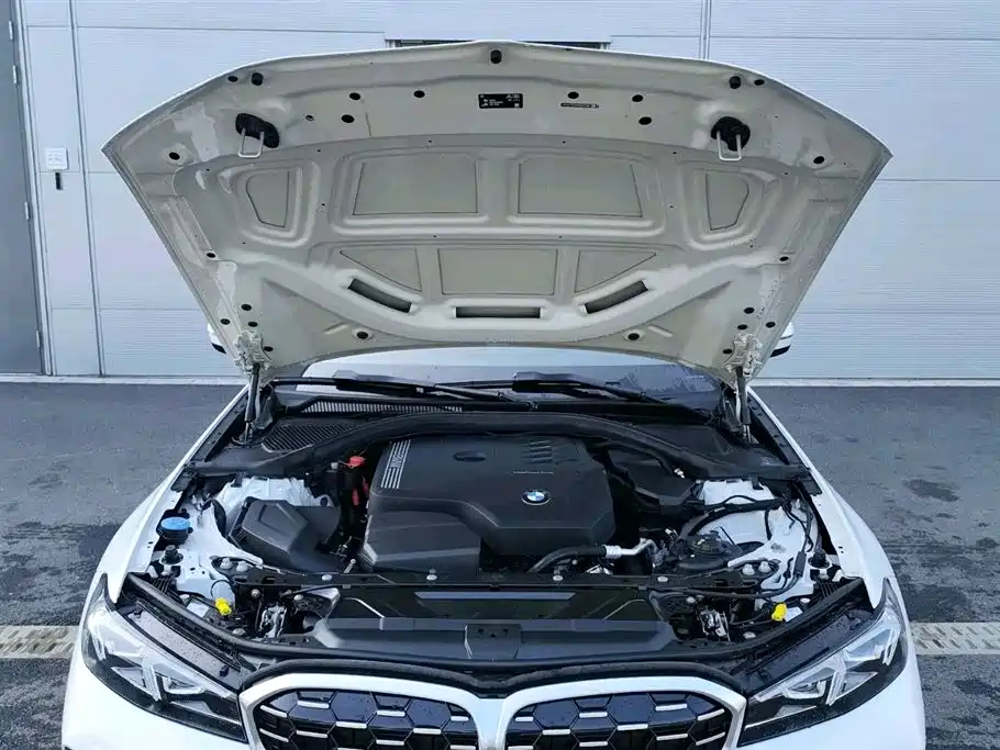 BMW 3 Series 2025 — фото 13