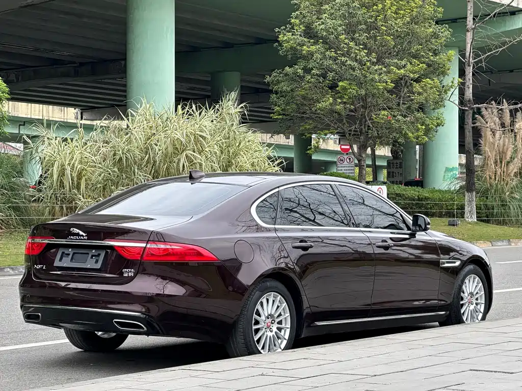 Jaguar XFL 2018