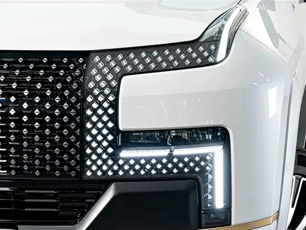 Yangwang U8 L 2025