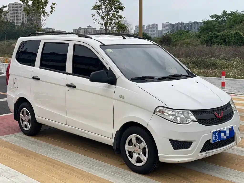 Wuling Hongguang 2018