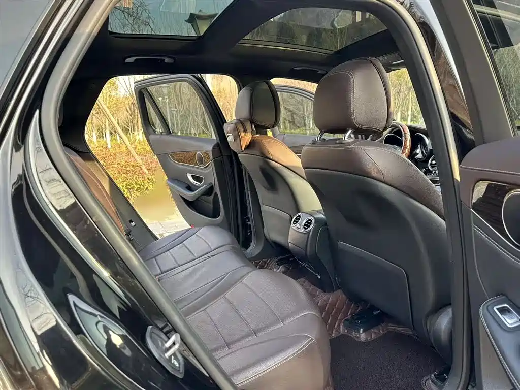 Mercedes-Benz GLC 2018 — фото 24