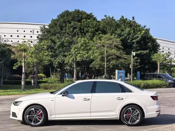 Audi A4L 2018