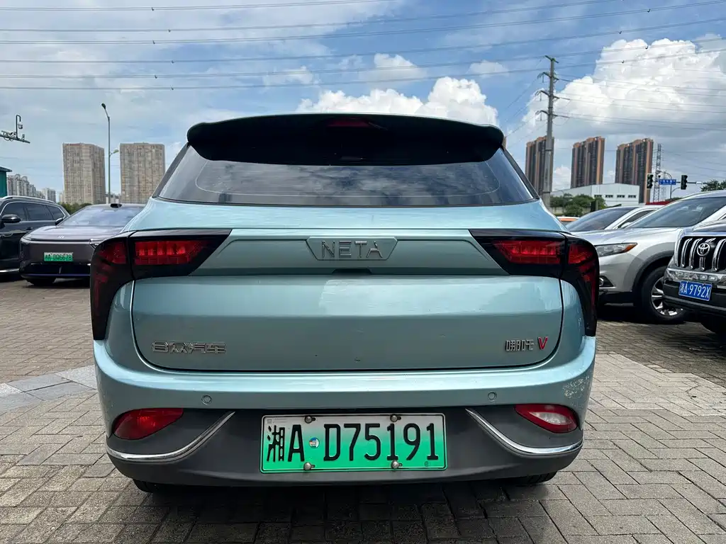 Neta V 2022