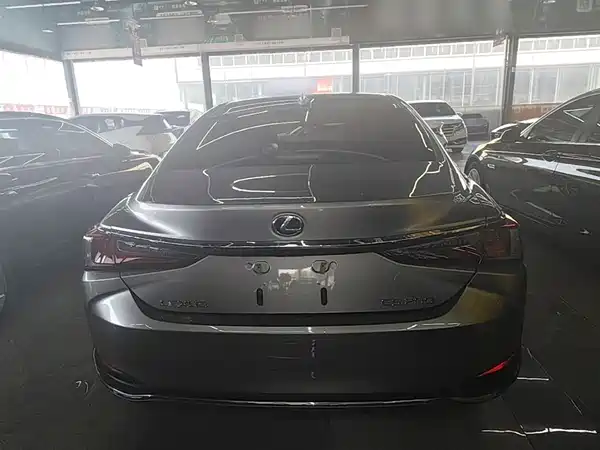 Lexus ES 2022