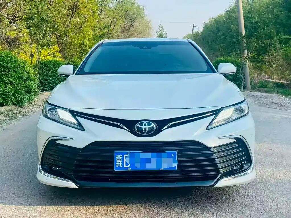 Toyota Camry 2021 — фото 1
