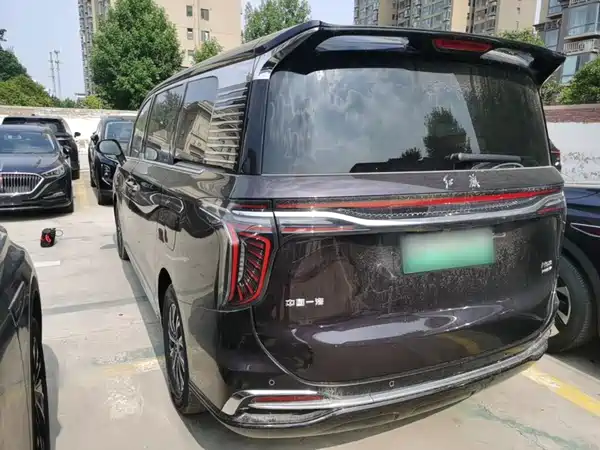Hongqi HQ9 PHEV 2024