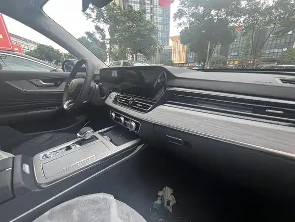 Hongqi HS5 2025