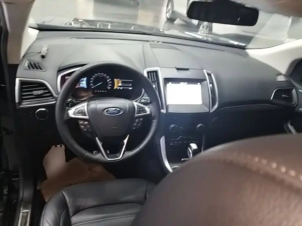 Ford Edge 2017 — фото 10